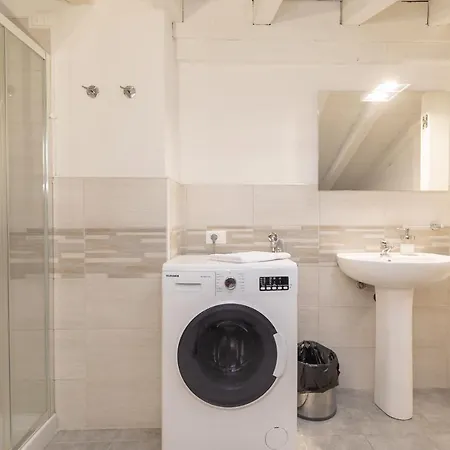 Апартаменти Residenza Capriolo 28 - F&l