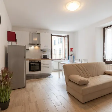 Апартаменти Residenza Capriolo 28 - F&l