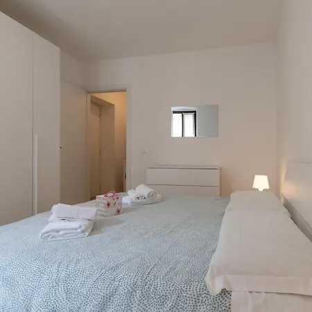 Апартаменти Residenza Capriolo 28 - F&l
