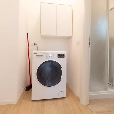 Апартаменти Residenza Capriolo 28 - F&l