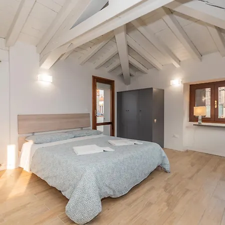 Апартаменти Residenza Capriolo 28 - F&l